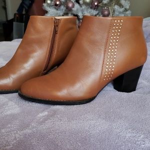 Vionic ankle boots